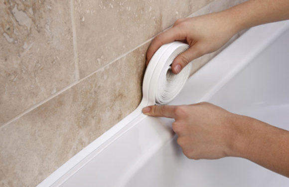 Четыре простых способа как заделать щель между ванной и стеной